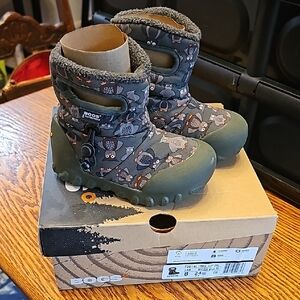 Bogs waterproof Owl print puff boots